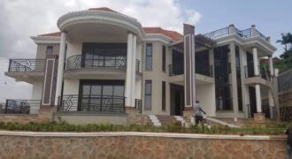 7 bedroom house for sale at UGanda -ENTEBBE