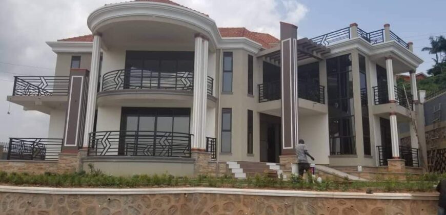 7 bedroom house for sale at UGanda -ENTEBBE