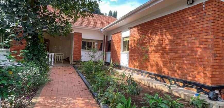 AN OUTSTANDING 6BEDROOMS HOUSE FOR RENT AT -NAGURU