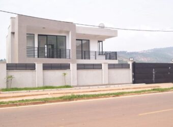 Are you looking for a spacious house for sale in KAGARAMA- KICUKIRO- KIGALI? Look at this one!?