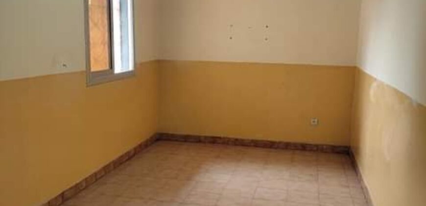 Appartement individuel 3 chambres 2 douches, a Louer 180000Fcfa/mois