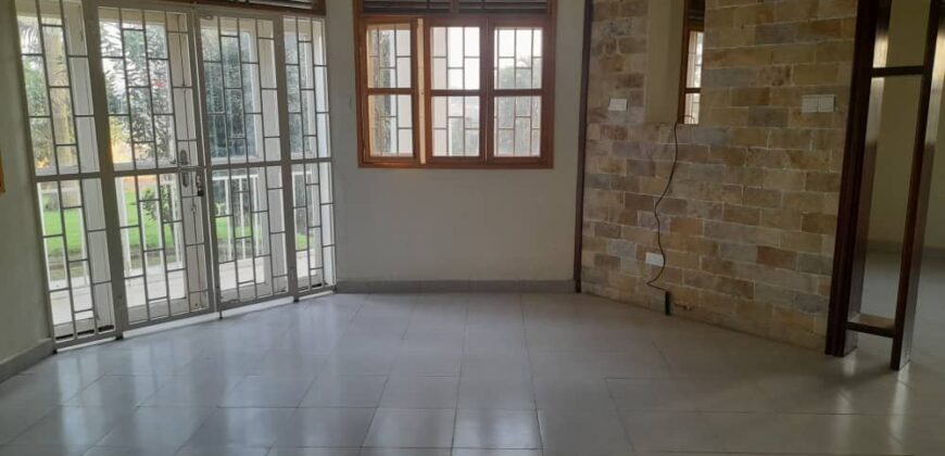 AN EXECUTIVE 5 BEDROOM HOUSE FOR SALE AT UGANDA -GAYAZA