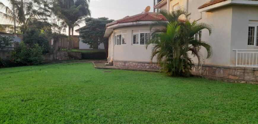 AN EXECUTIVE 5 BEDROOM HOUSE FOR SALE AT UGANDA -GAYAZA