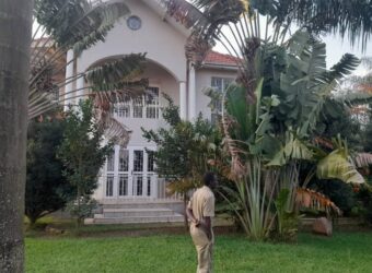 AN EXECUTIVE 5 BEDROOM HOUSE FOR SALE AT UGANDA -GAYAZA