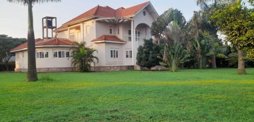 AN EXECUTIVE 5 BEDROOM HOUSE FOR SALE AT UGANDA -GAYAZA