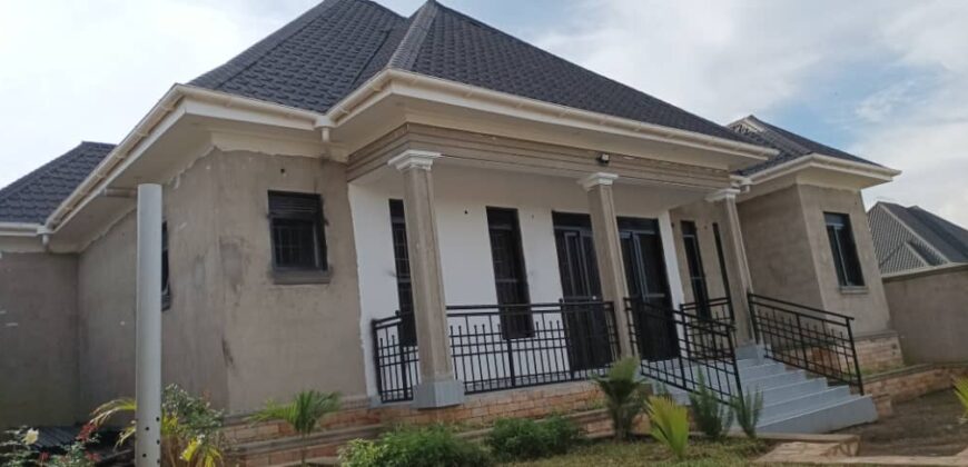 ELEGANT 4 BEDROOM HOUSE FOR SALE AT UGANDA -KABANYOLO,GAYAZA