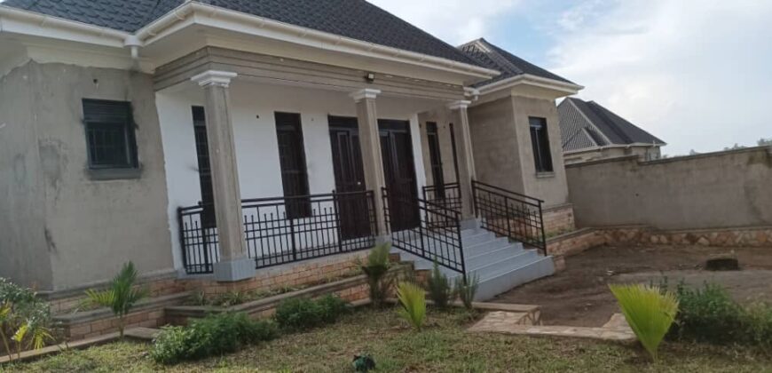 ELEGANT 4 BEDROOM HOUSE FOR SALE AT UGANDA -KABANYOLO,GAYAZA