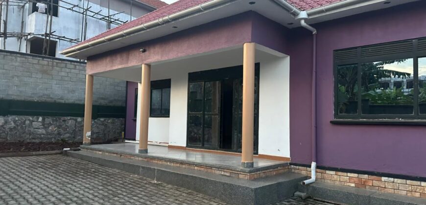 A STANDARD OF A 4 BEDROOM HOUSE FOR SALE AT UGANDA -KIIRA