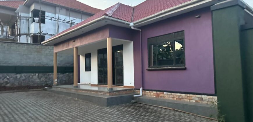 A STANDARD OF A 4 BEDROOM HOUSE FOR SALE AT UGANDA -KIIRA