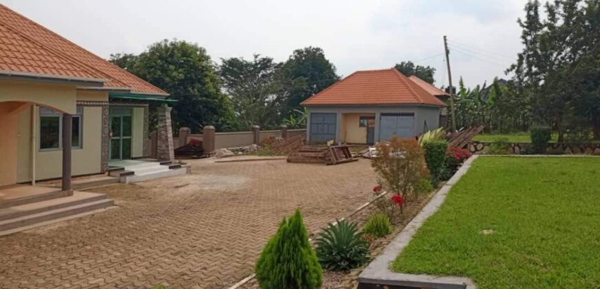 *?HOUSE ON QUICK SALE IN UGANDA Ntinde