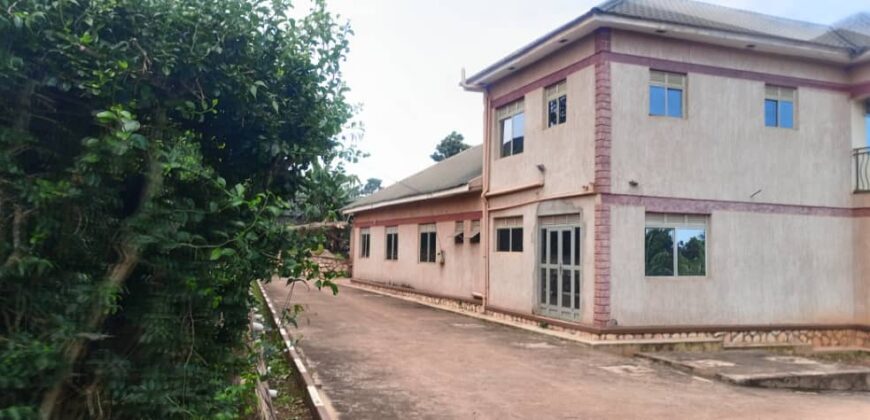 A beautiful 6 bedroom house for sale at UGanda -KIRA