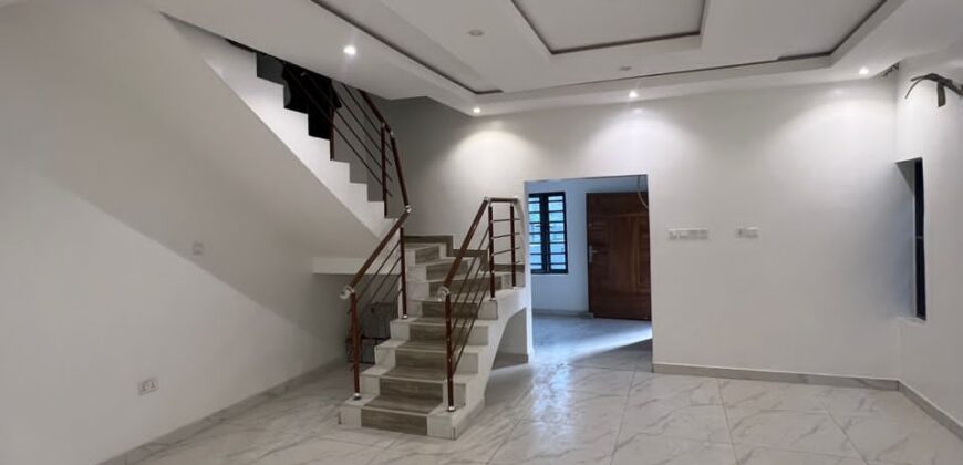 4BEDROOM SEMI DETACHED DUPLEX AT LEKKI FOR 180,000,000 NAIRA