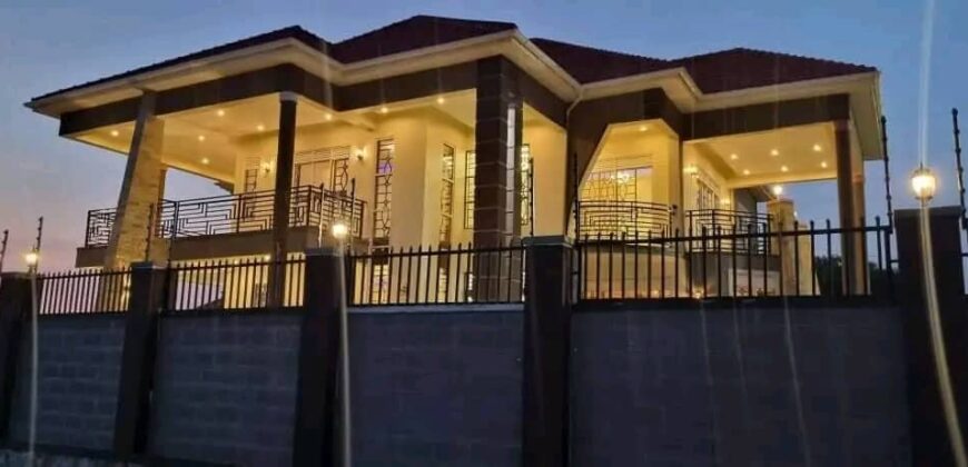 A 5BEDROOM HOUSE FOR SALE AT UGANDA -ENTEBBE