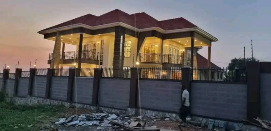 A 5BEDROOM HOUSE FOR SALE AT UGANDA -ENTEBBE