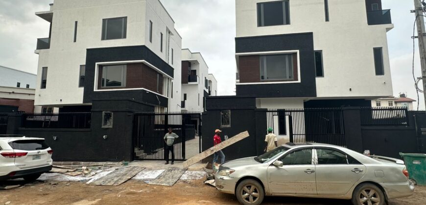 5 BEDROOM DETACHED DUPLEX