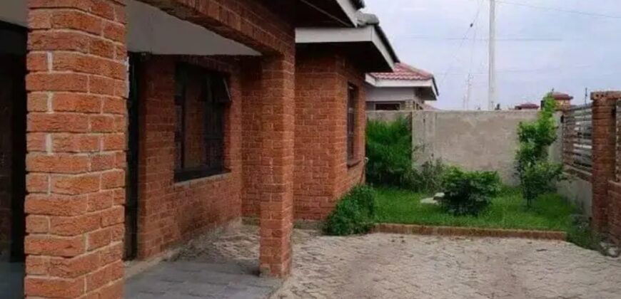 4 BEDROOM HOUSE FOR SALE AT ZIMBABWE