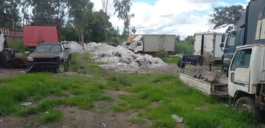 A commercial property strategically located ,that can be a truck inn very close to Zindoga shops , measuring 1 acre Deeds is for sale Waterfalls for ZIMBABWE