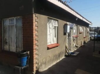 3BEDROOM HOUSE FOR SALE AT ZIMBABWE