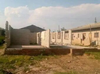 7 BEDROOM HOUSE FOR SALE AT ZIMBABWE