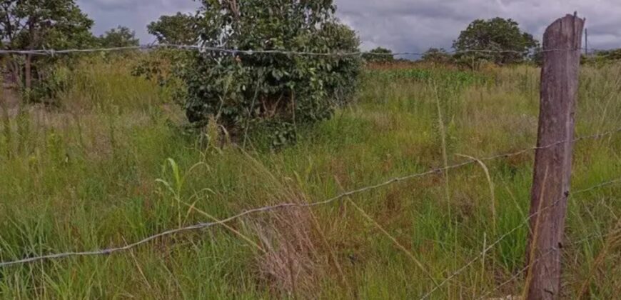 Vacant residential stand sitting on 4000 Sqm of land.