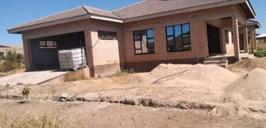 A BEAUTIFUL UNCOMPLETED 5 BEDROOM HOUSE FORSALE AT ZIMBABWE