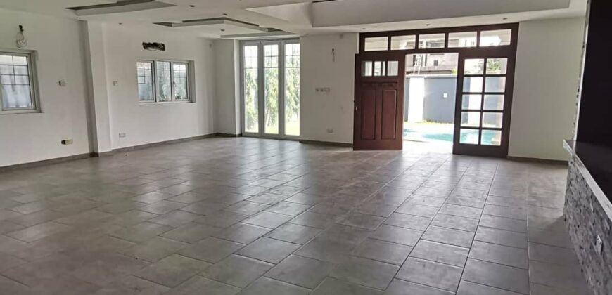 4BEDROOM HOUSE WITH 2BRM STAFF QUARTERS EN-SUITE ATBURMA HILLS, EAST AIRPORT ACCRA GHANA