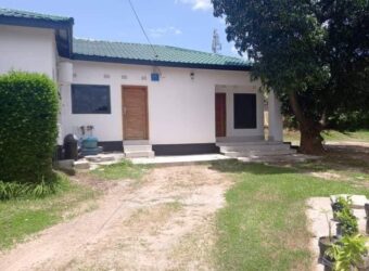 OLYMPIA HOUSE FOR SALE BEHIND MANDA HILL CLOSE TO CHITA LODGE. * HALF AN ACRE