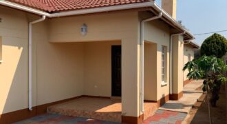 3 Bedroom HOUSE FOR SALE in Block 8