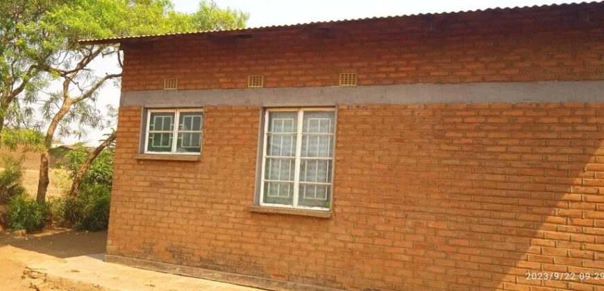 2 BEDROOMS HOUSE FOR SALE AREA 38 MCHITANJIRU