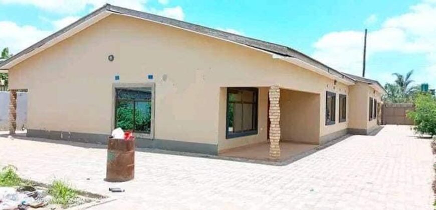 3BEDROOMED 2 BY FLATS FOR SALE IN WOODLANDS CHALALA ALONG MOSI-O-TUNYA ROAD