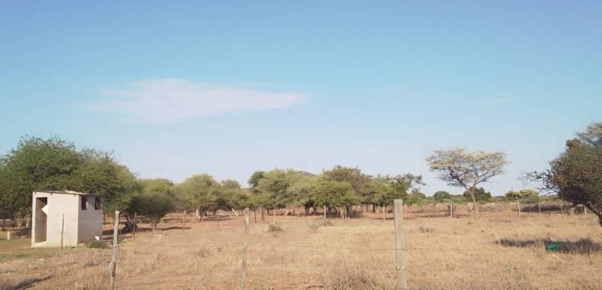 1,370sqm empty fenced plot with title deed