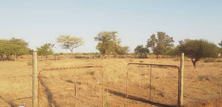 1,370sqm empty fenced plot with title deed