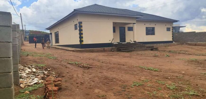 4bedroom House for sale in lilongwe area new 43 WITH TITLE DEED