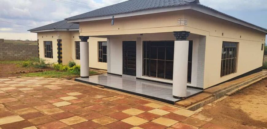 4bedroom House for sale in lilongwe area new 43 WITH TITLE DEED