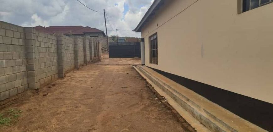 4bedroom House for sale in lilongwe area new 43 WITH TITLE DEED