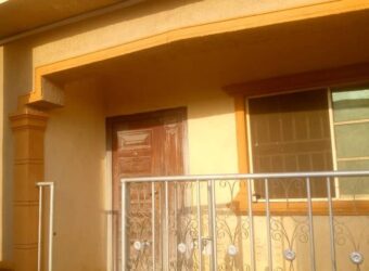 Very clean 2bedroom flat available in agbor park road Benin City