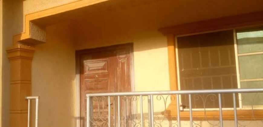 Very clean 2bedroom flat available in agbor park road Benin City