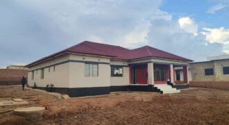 4bedroom House for sale in lilongwe area new 43 WITH TITLE DEED