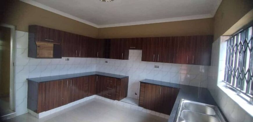 4bedroom House for sale in lilongwe area new 43 WITH TITLE DEED