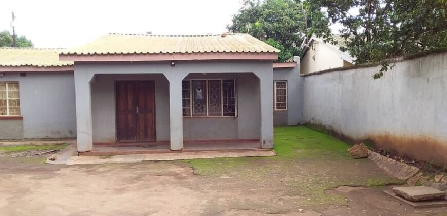 _3bedroom House for sale in lilongwe area 25 nsungwi nearby tarmac road