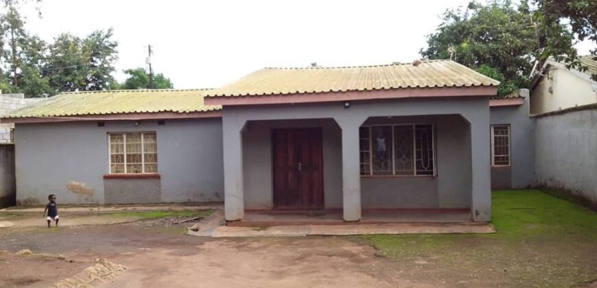 _3bedroom House for sale in lilongwe area 25 nsungwi nearby tarmac road