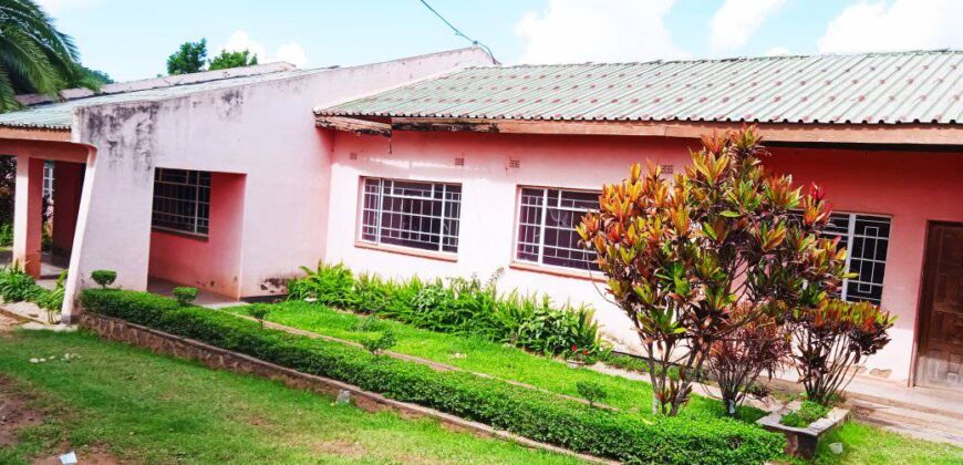 5BEDROOM HOUSE FOR SALE @ MANJA CALVARY, BLANTYRE*