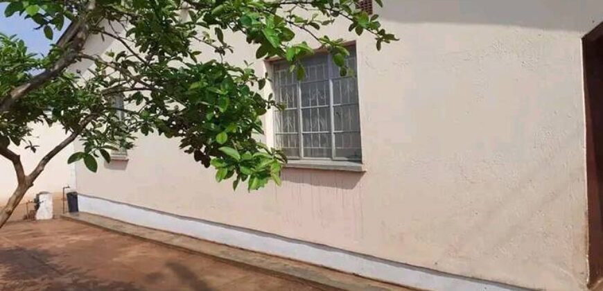 House for sale in lilongwe area 25 sector 5 zenza secondary school along the tarmac road with title deed