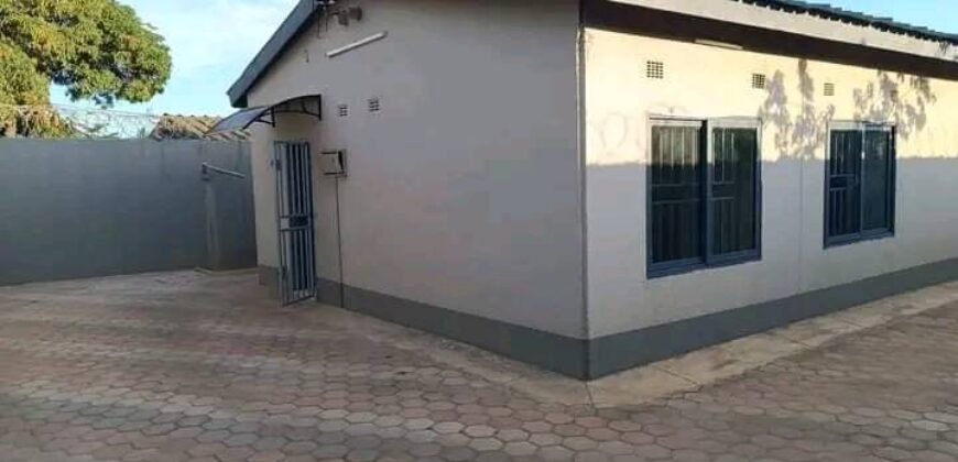 Morden 3 Bedroomed flat for rent in Chilenje before Shoprite