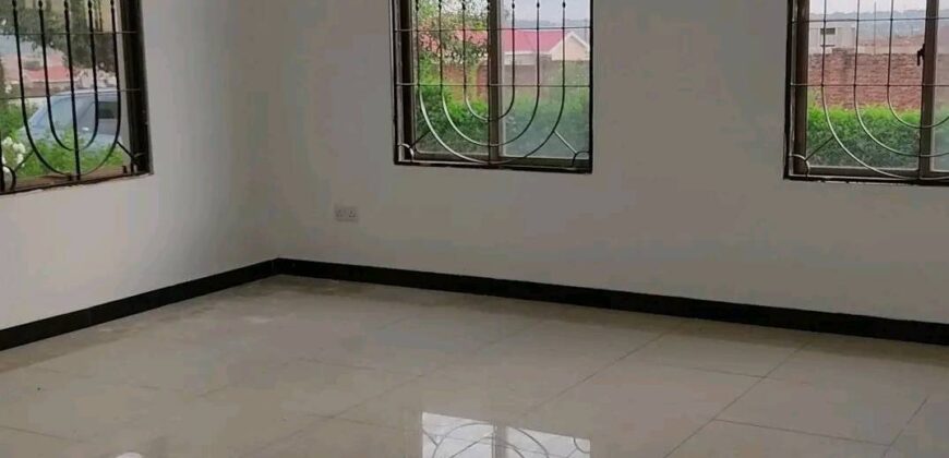 4 bedroom main ensuit HOUSE FOR RENT in Area 49 gouji