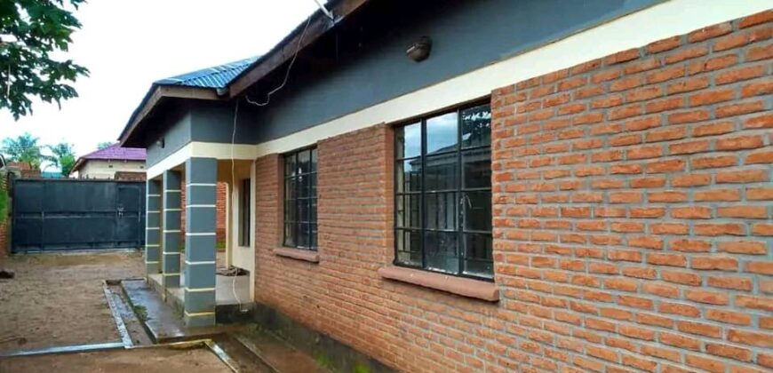 √3 BEDROOMS HOUSE FOR SALE IN AREA 25/3 WITH WATER TANK