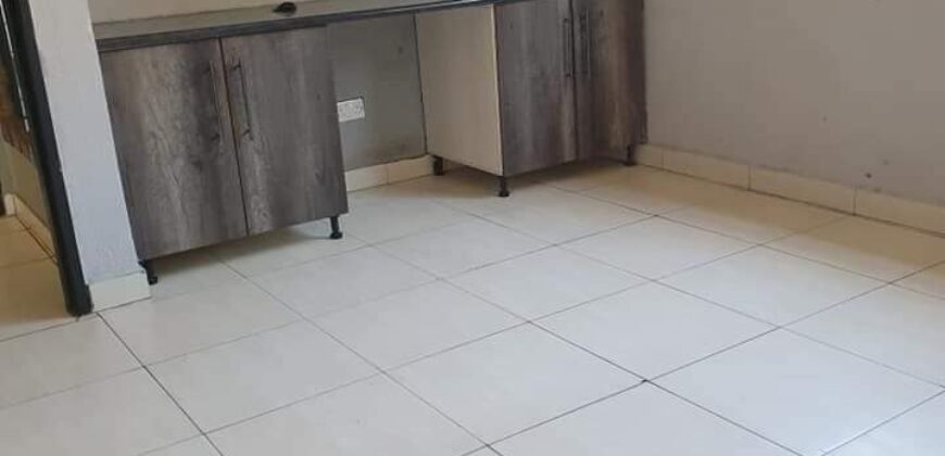 EXECUTIVE TWO BEDROOMED FLAT FOR RENT IN AVONDALE NEAR MANZIVALLEY