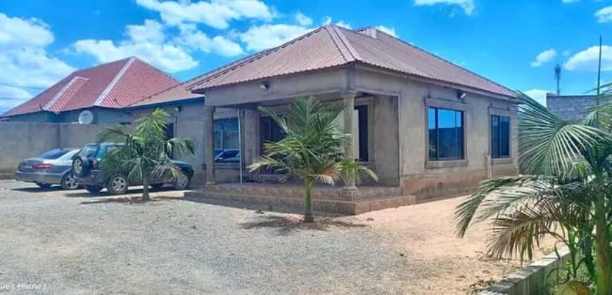 7 Shop’s + 3 Bedroomed Stand Alone House For Sale in Jamaica Off 70/70 Road.