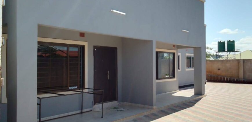 Executive 3 BEDROOMED MSC FLAT for rent in Chalala off shantumbu road near Fox Lodges