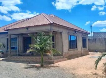 7 Shop’s + 3 Bedroomed Stand Alone House For Sale in Jamaica Off 70/70 Road.